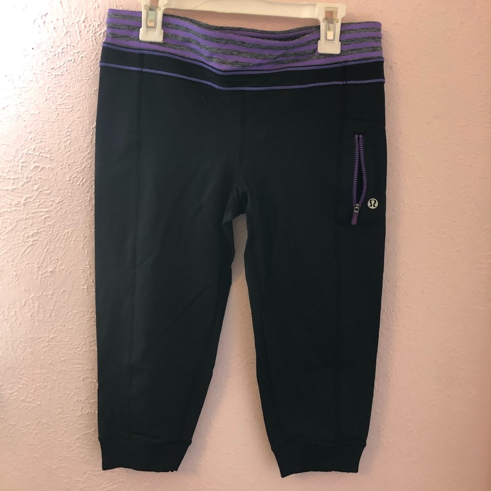 Lululemon black cropped leggings w purple detail